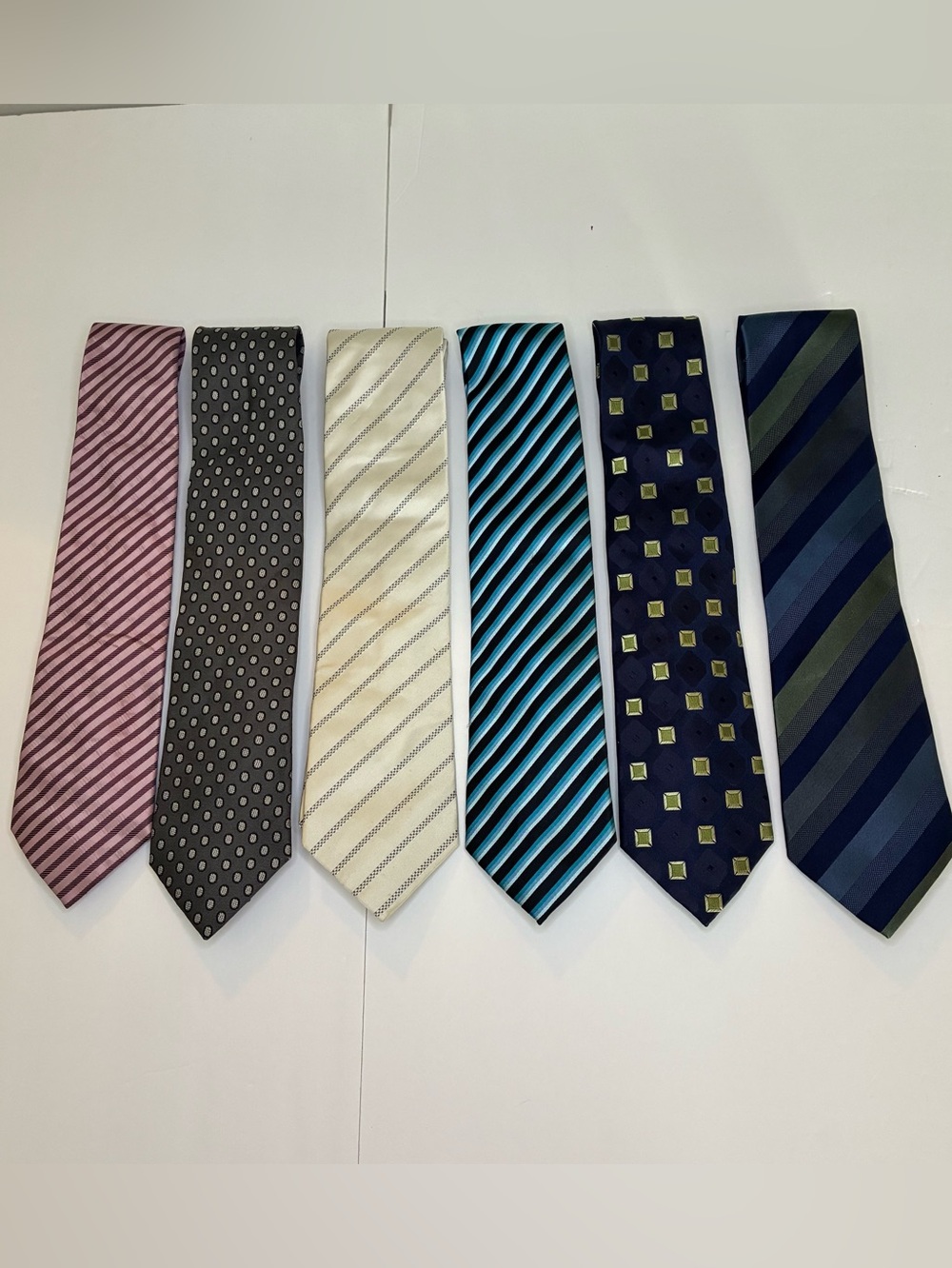 7- BCBG 100% Silk Men’s Neckties 3 MAXAZRIA & 4 ATTITUDE good condition 58”-61”